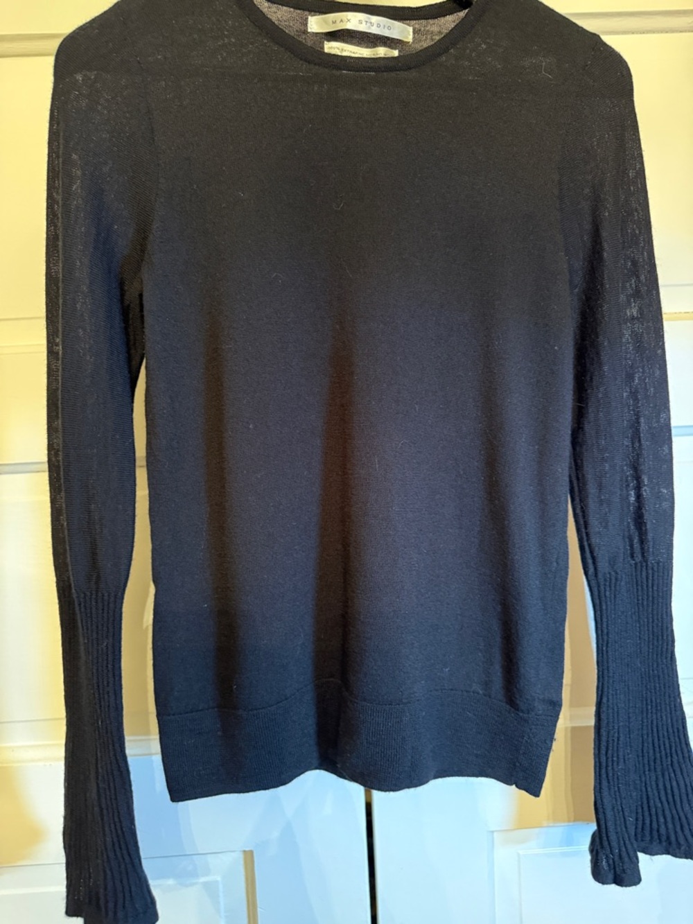 100% extra fine Merino Wool Sweater Black Lightweight Knit Size M (Fits S/M)